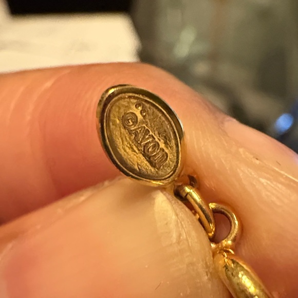 AVON Elegant Gold Necklace with Green Leaf Pendant Vintage Avon - Picture 6 of 6